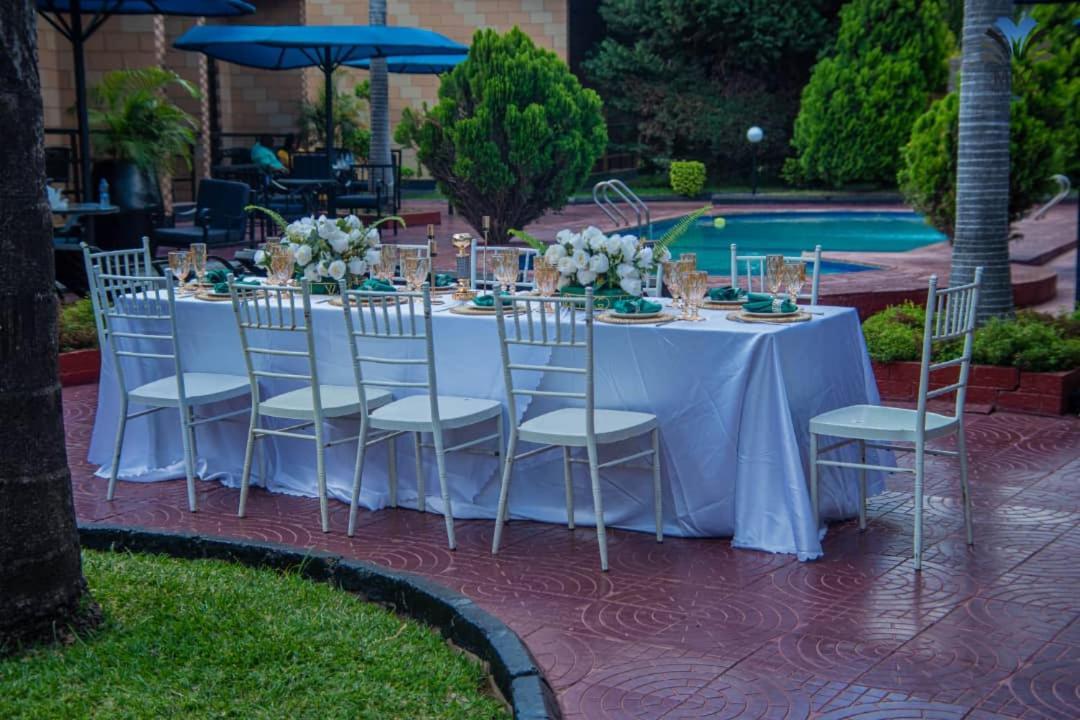 Mika Hotel Kabulonga Lusaka Esterno foto