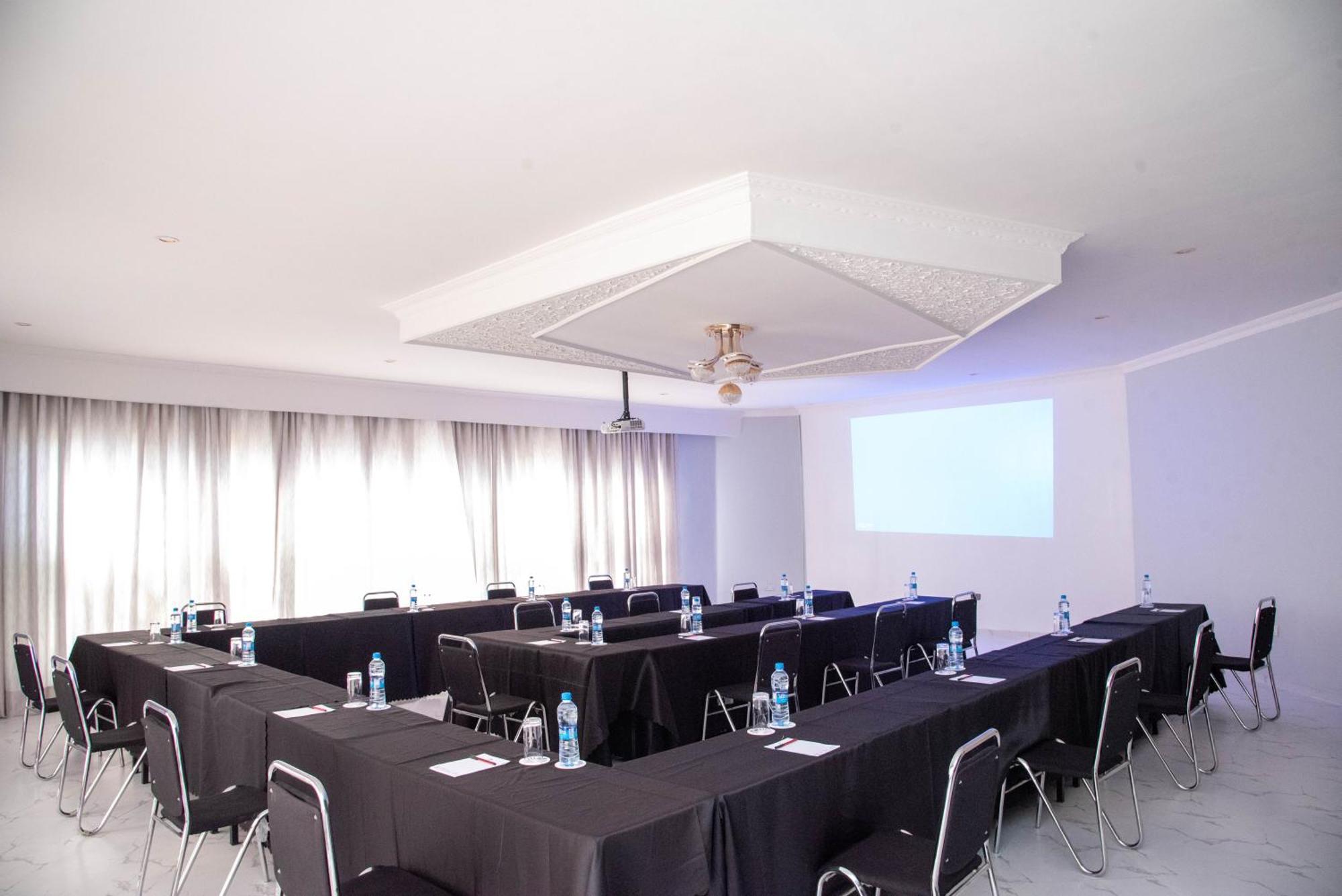Mika Hotel Kabulonga Lusaka Esterno foto