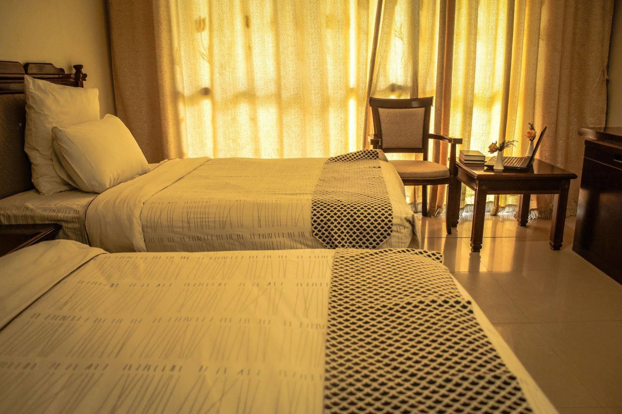 Mika Hotel Kabulonga Lusaka Esterno foto